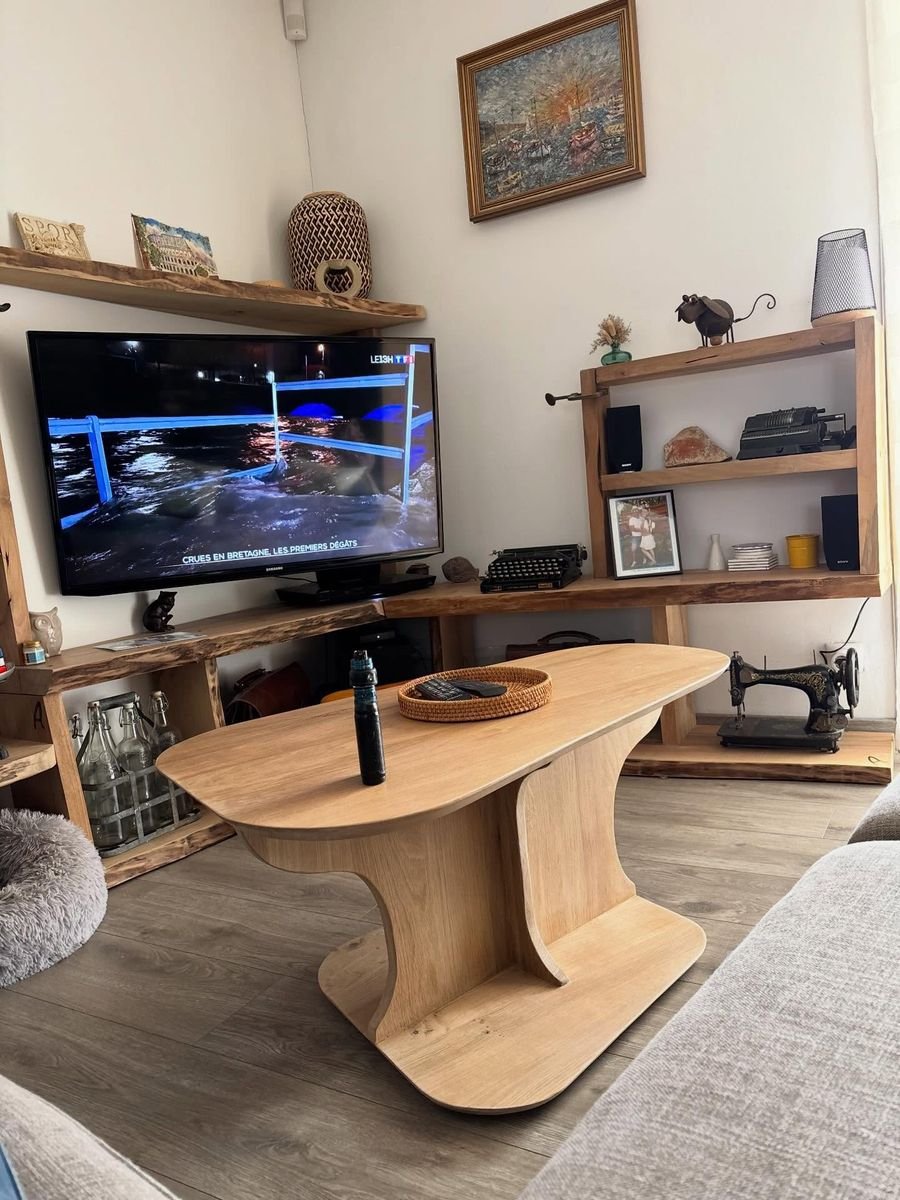 Ensemble salon : meuble TV en bois brut de sciage et table basse en chêne assortie